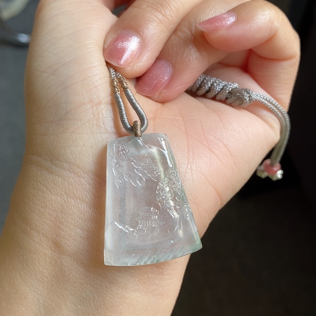 翡翠颈饰未镶嵌冰飘花山水牌