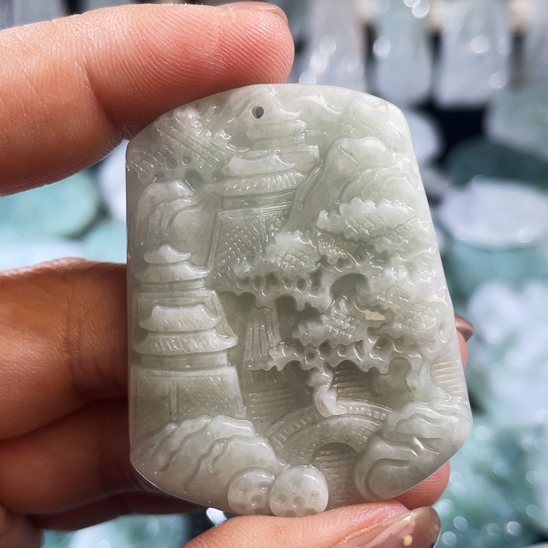 翡翠未镶嵌颈饰山水