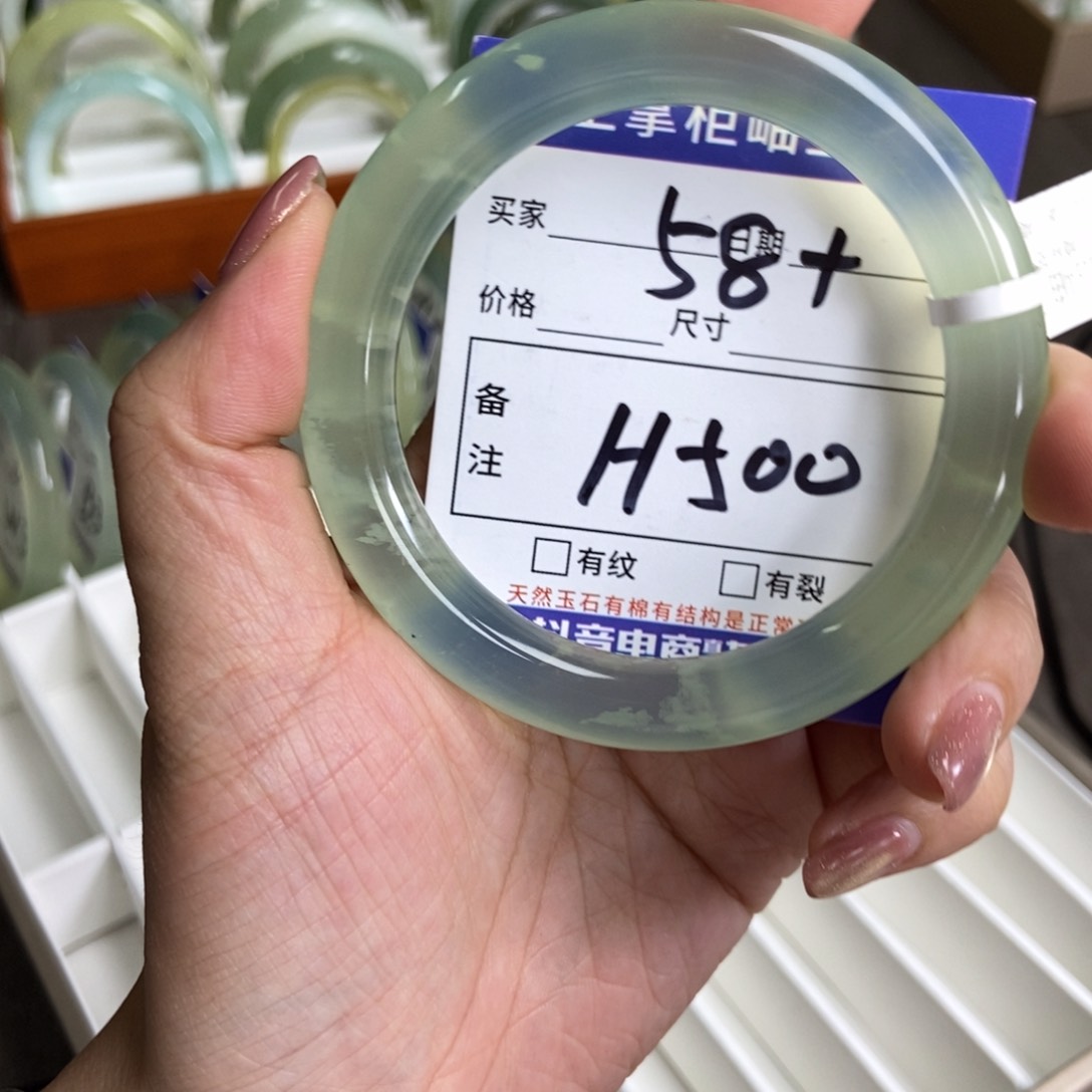 岫玉手镯手镯未镶嵌