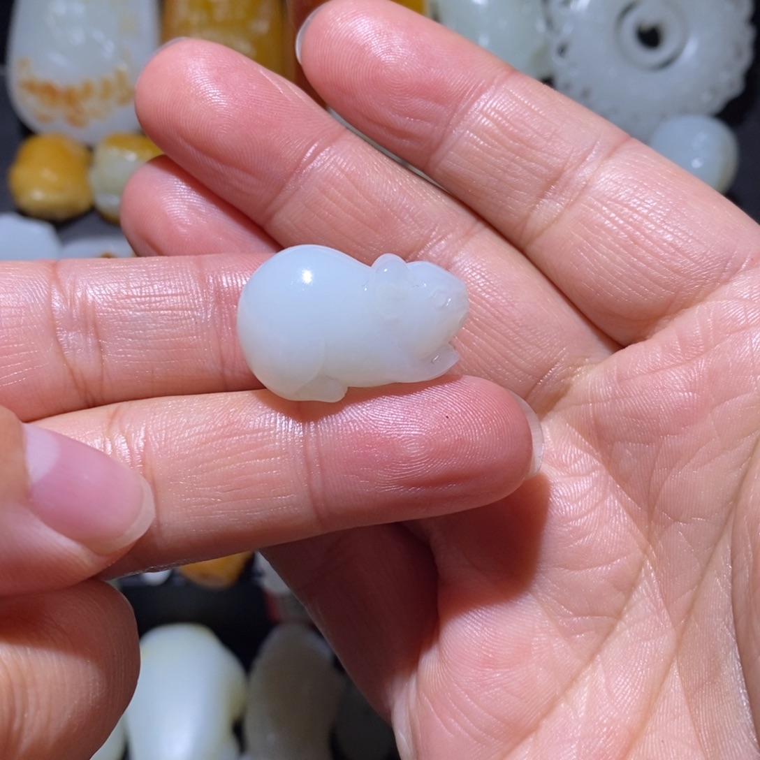 *****和田玉未镶嵌颈饰