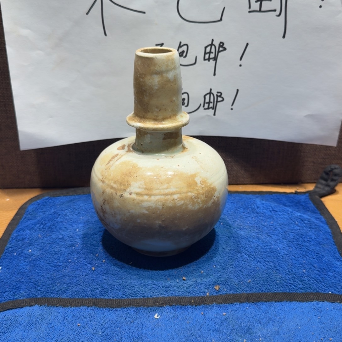 陶其他漂亮的小瓷瓶子