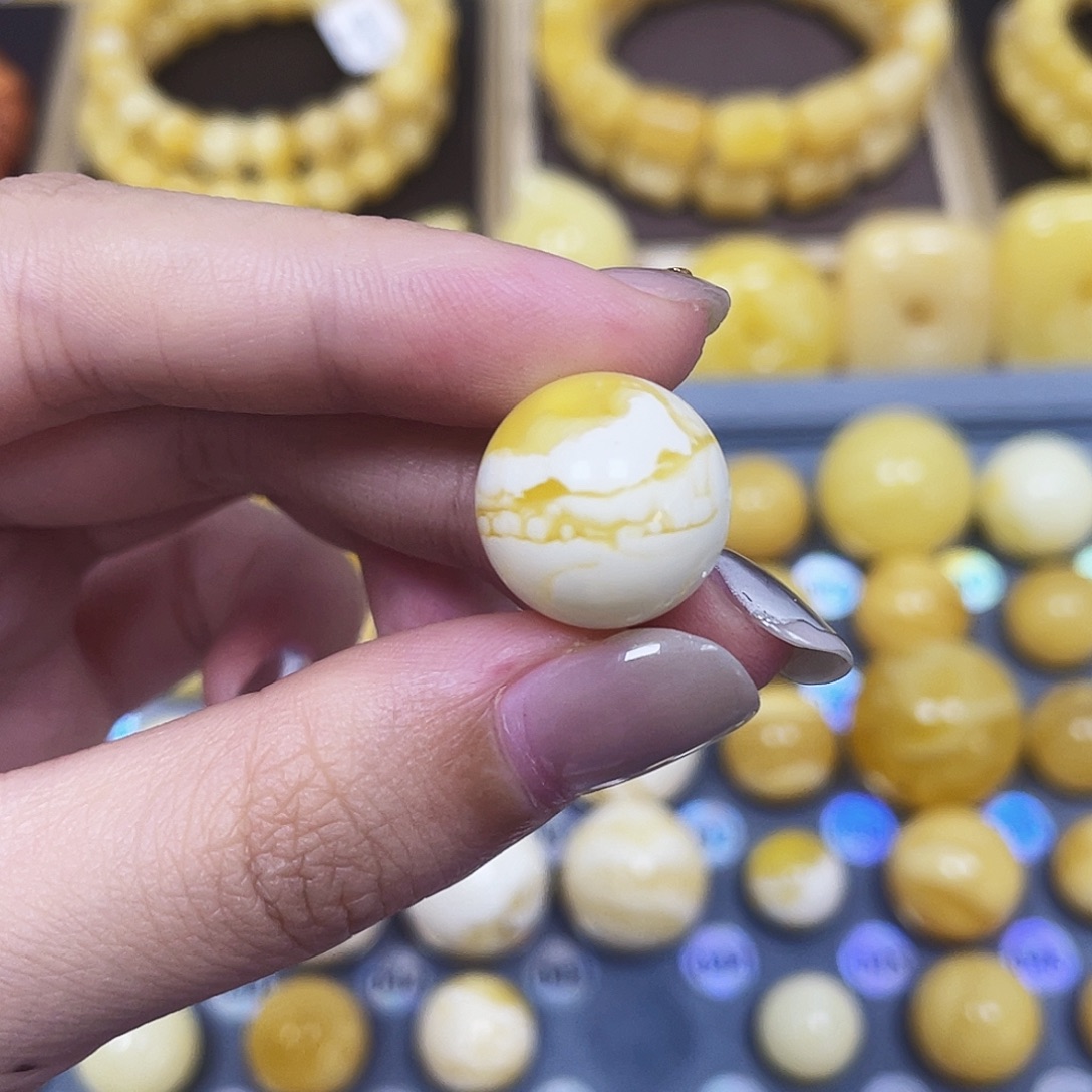 琥珀未镶嵌裸石15.3mm瑕 056