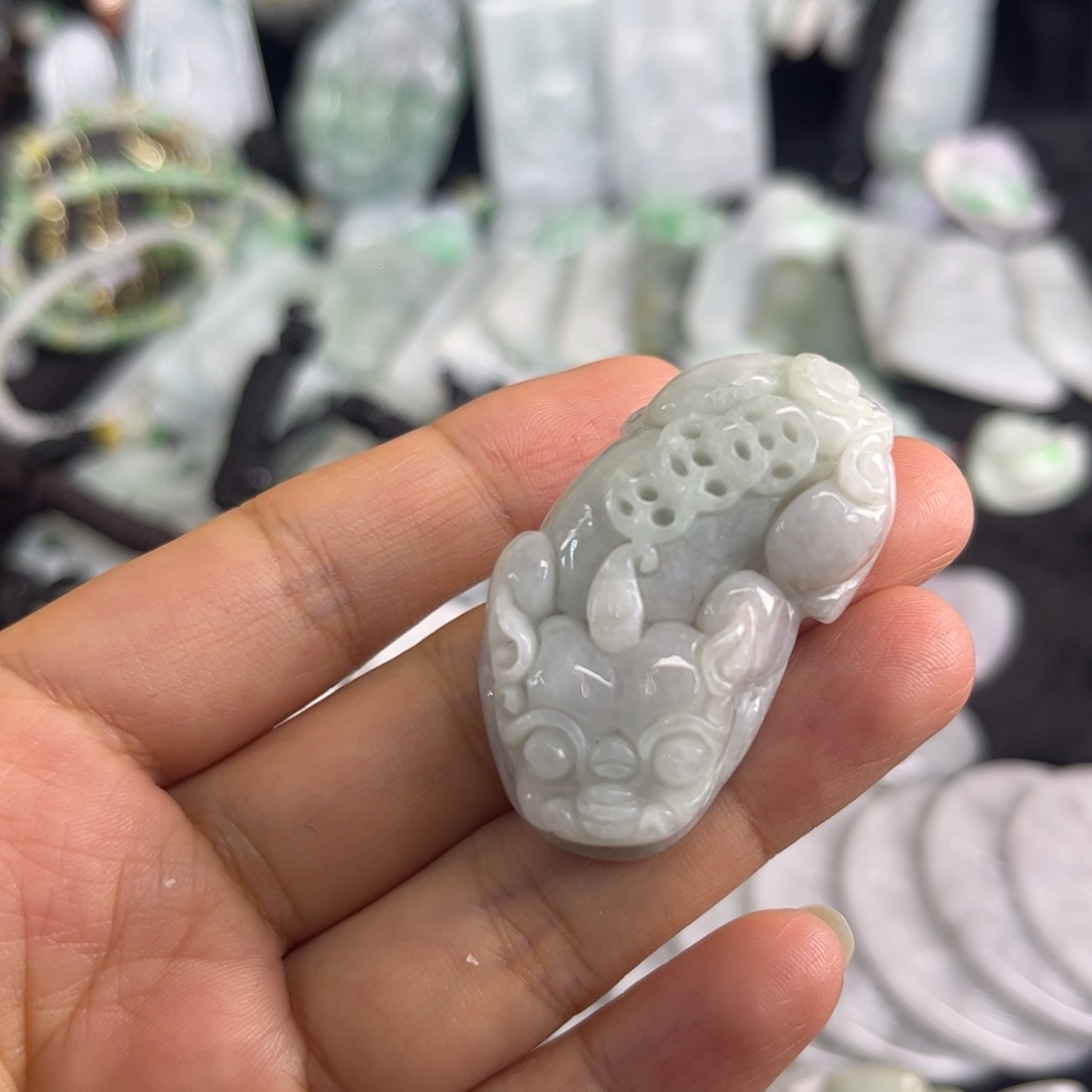 翡翠未镶嵌吊坠(不含链)瑕疵