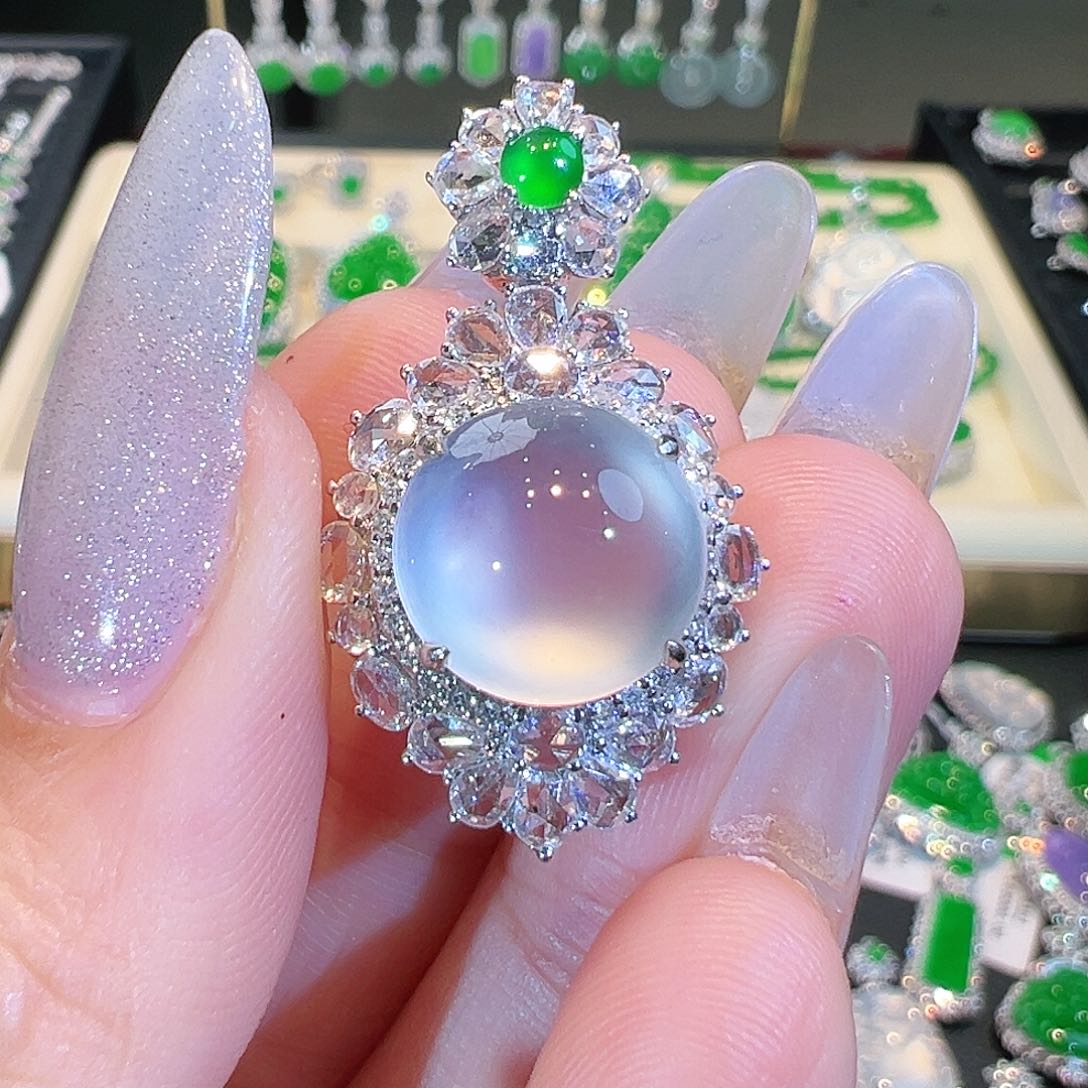 翡翠吊坠(不含链)18K金镶嵌翡翠