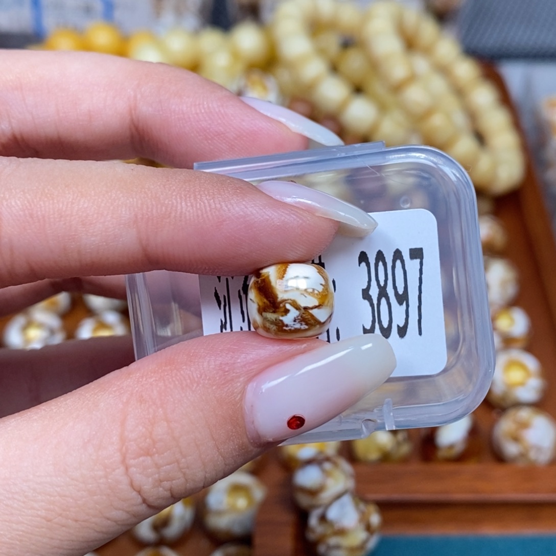 蜜蜡未镶嵌珠宝奇石3897