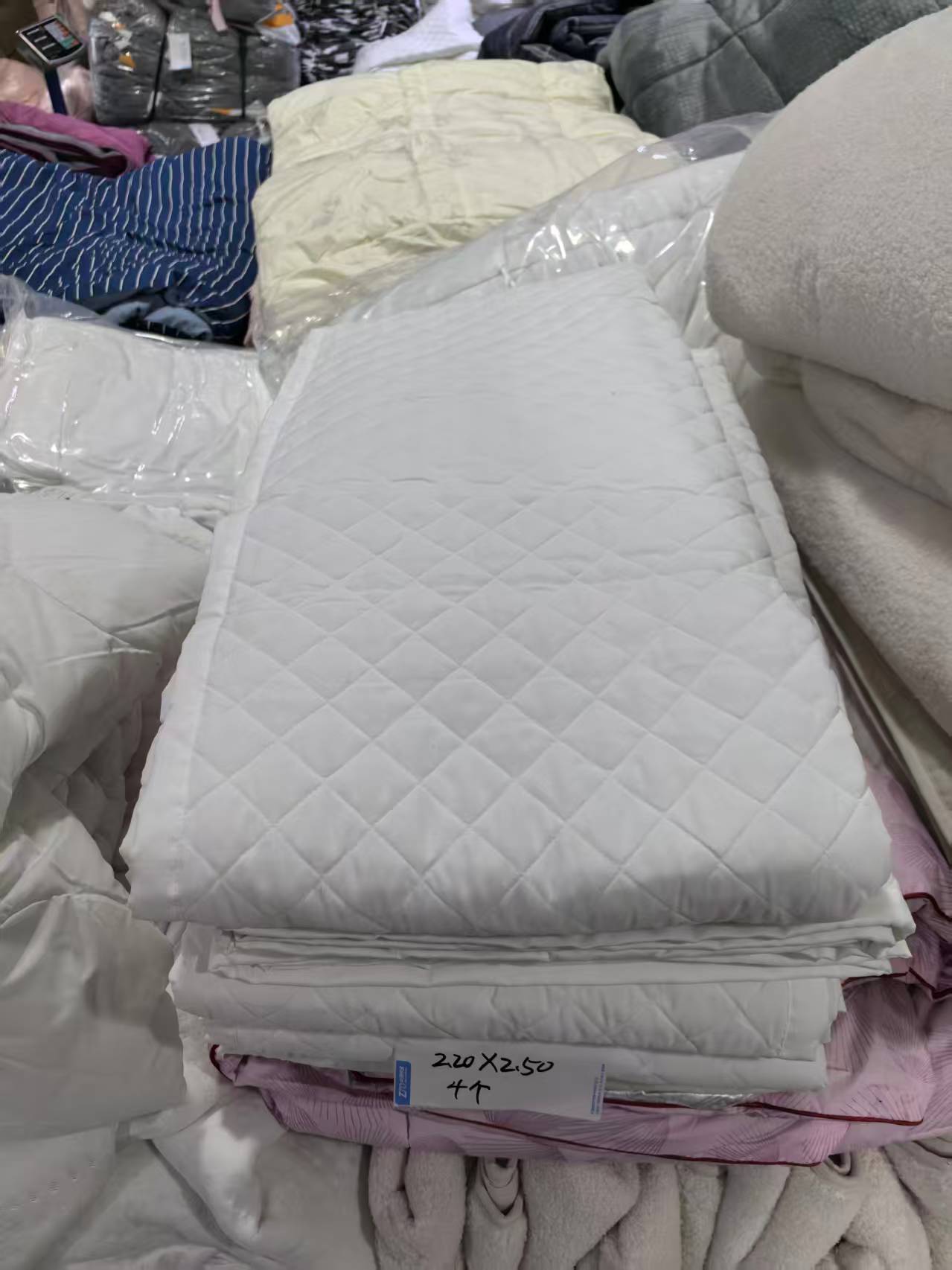 《厚广家》3楼220×250白色绗缝薄款超软床盖 发1张