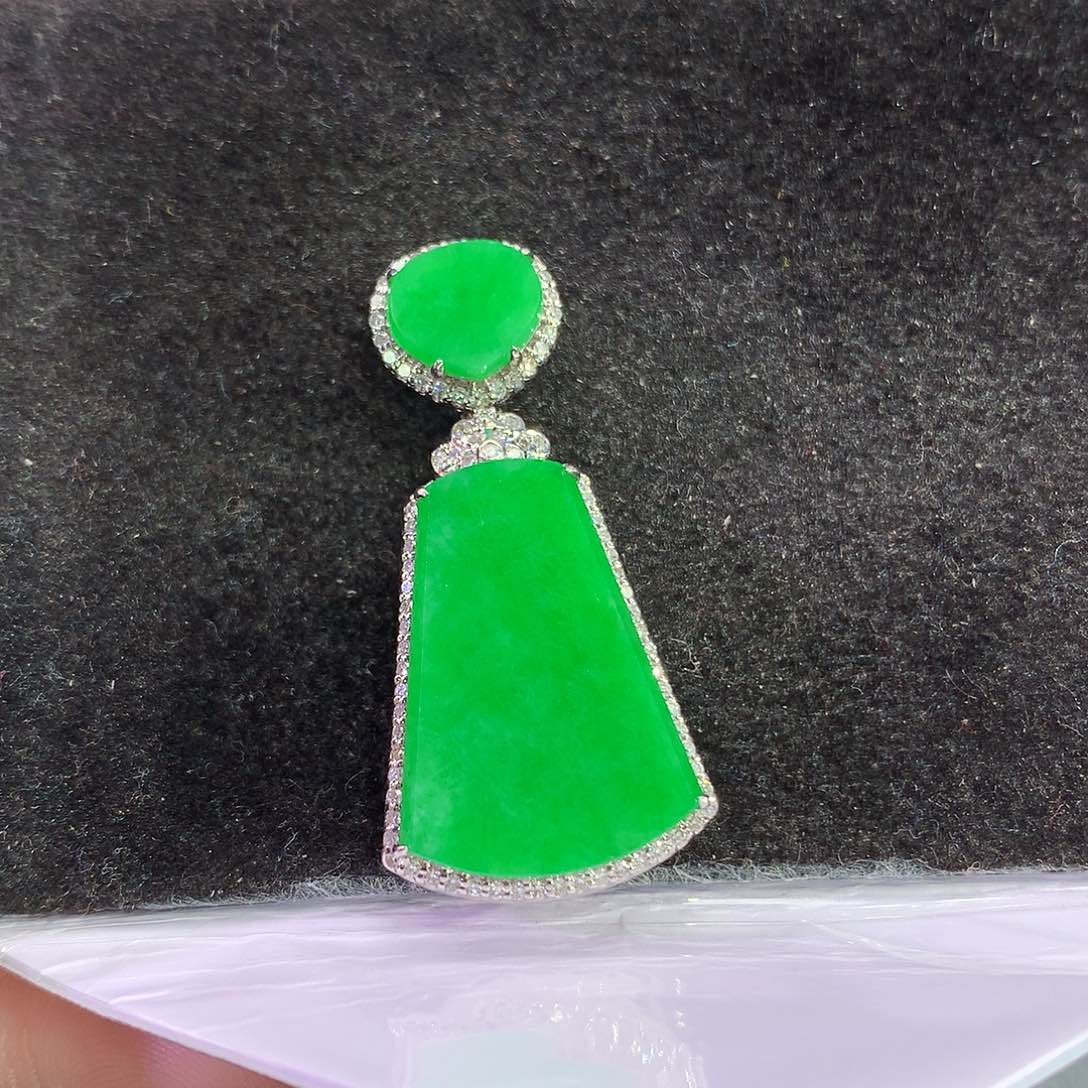 翡翠18K金镶嵌吊坠(赠链)