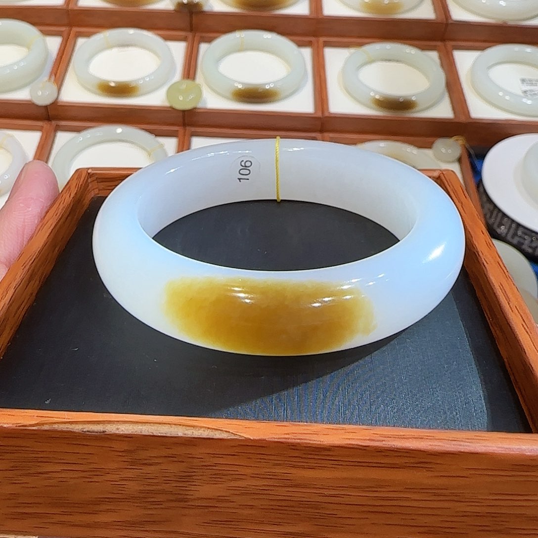 和田玉手镯未镶嵌且末一口金红糖55 56 57