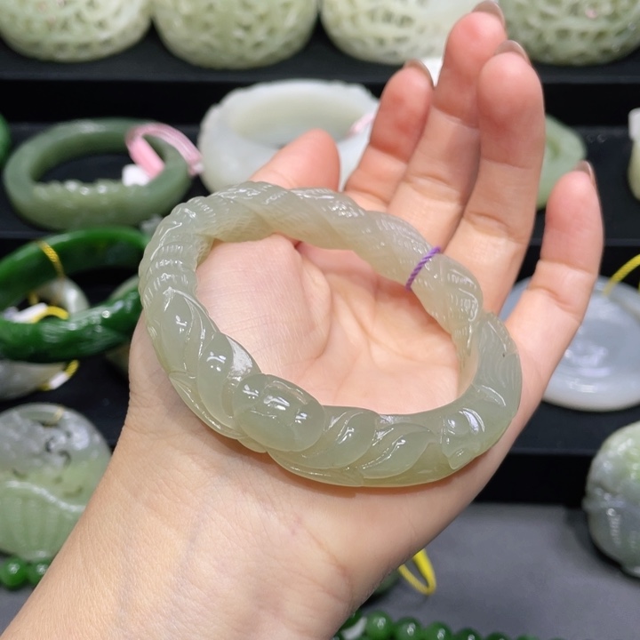 和田玉手镯56+圈口 编号60未镶嵌