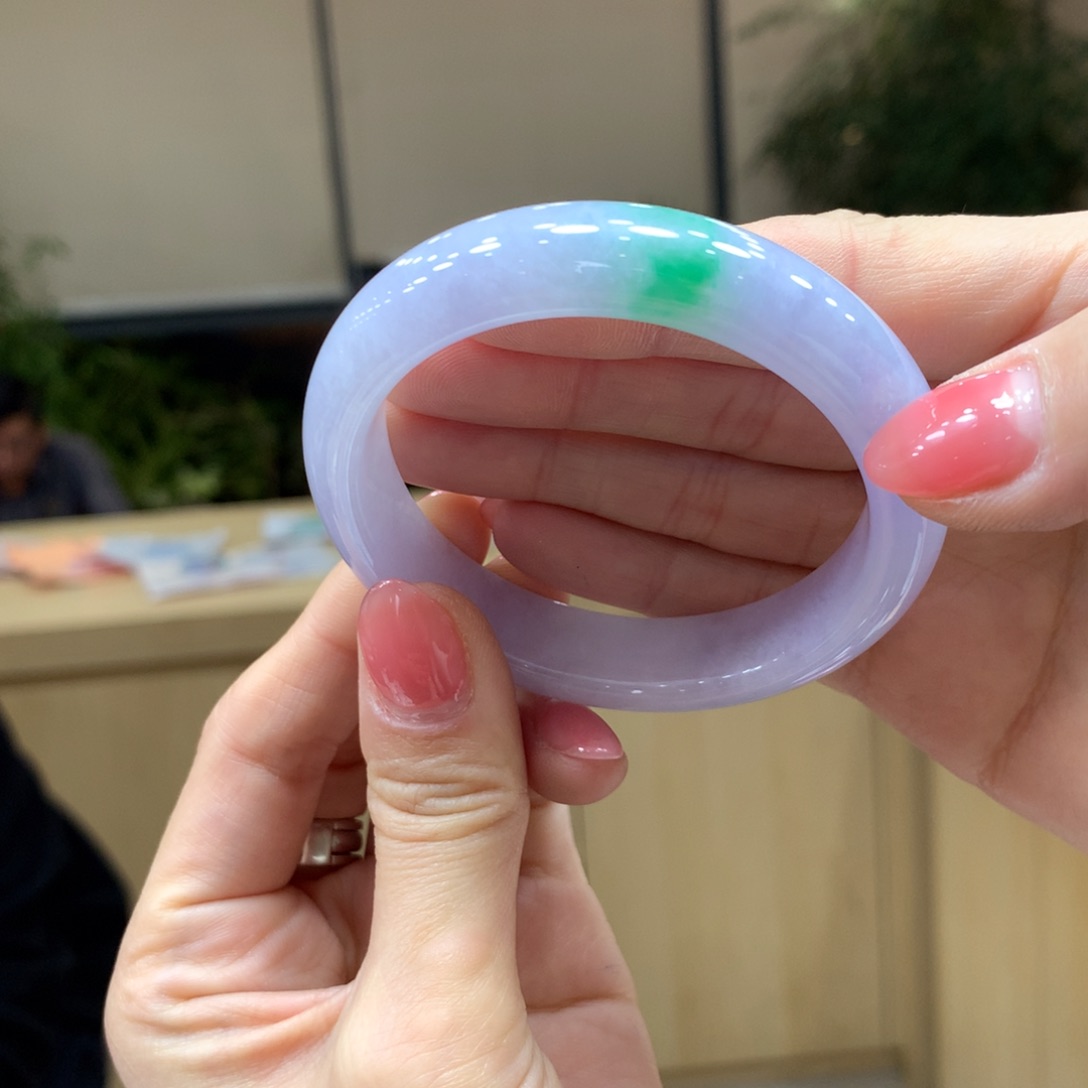 翡翠手镯未镶嵌不退不换