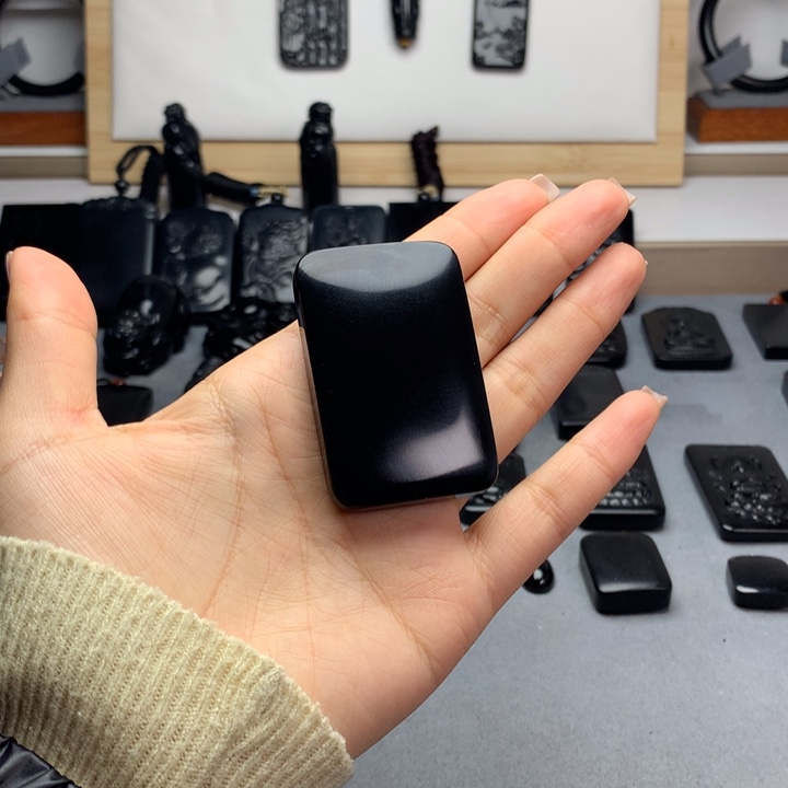 桃***雨和田玉（墨玉）未镶嵌挂件