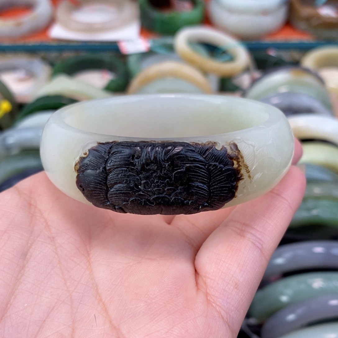 ﹏***潘和田玉未镶嵌手镯55.5