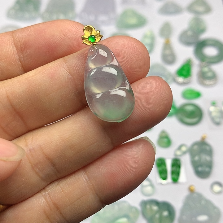 颈饰18K金镶嵌翡翠缅甸天然翡翠A货冰种叶子