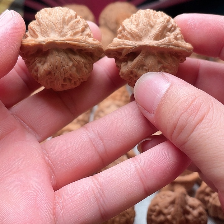 桃核把件零点文玩老树野果宫灯4.0