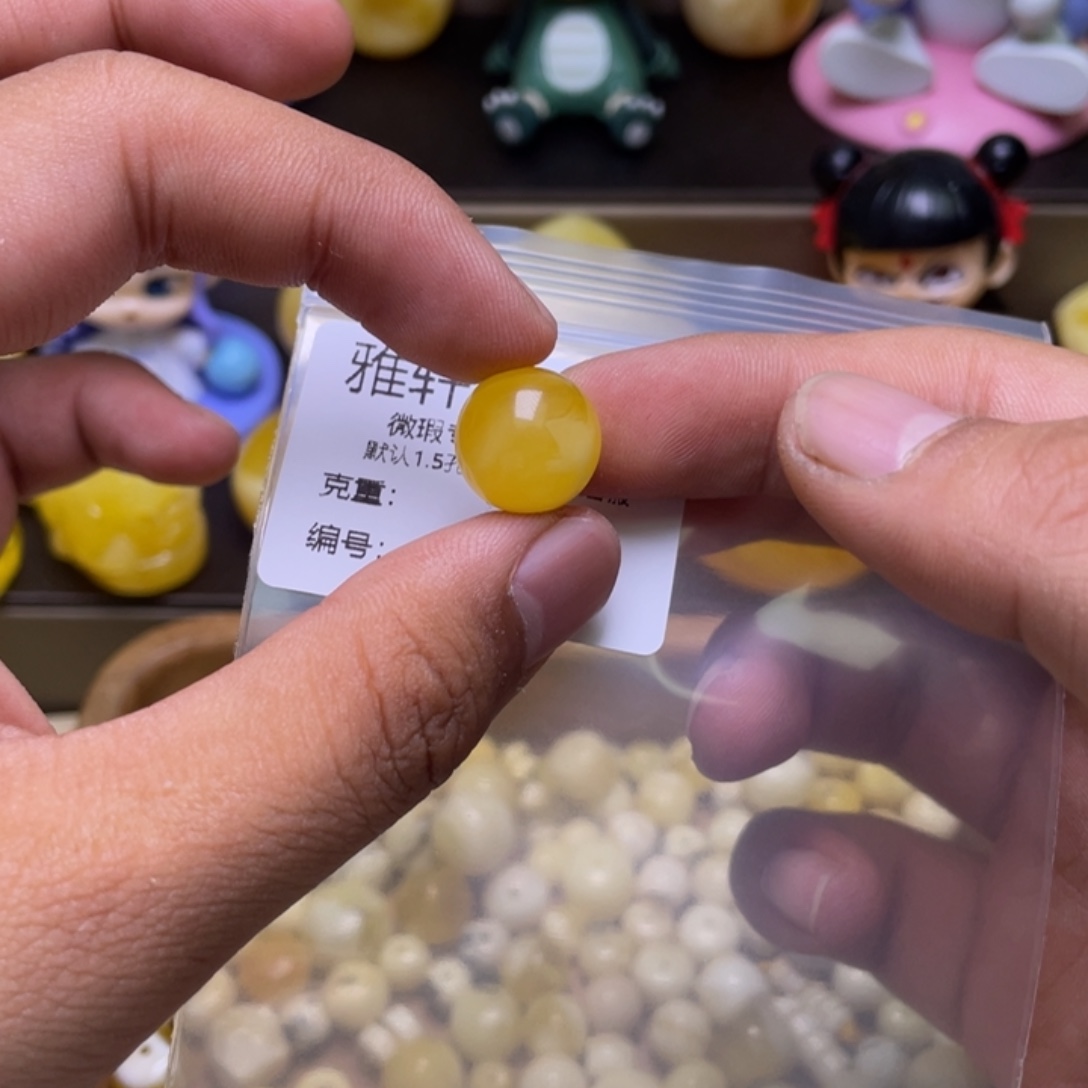 兔***暄琥珀未镶嵌珠宝奇石