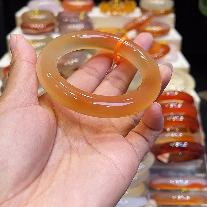 应***辰玛瑙/玉髓手镯未镶嵌