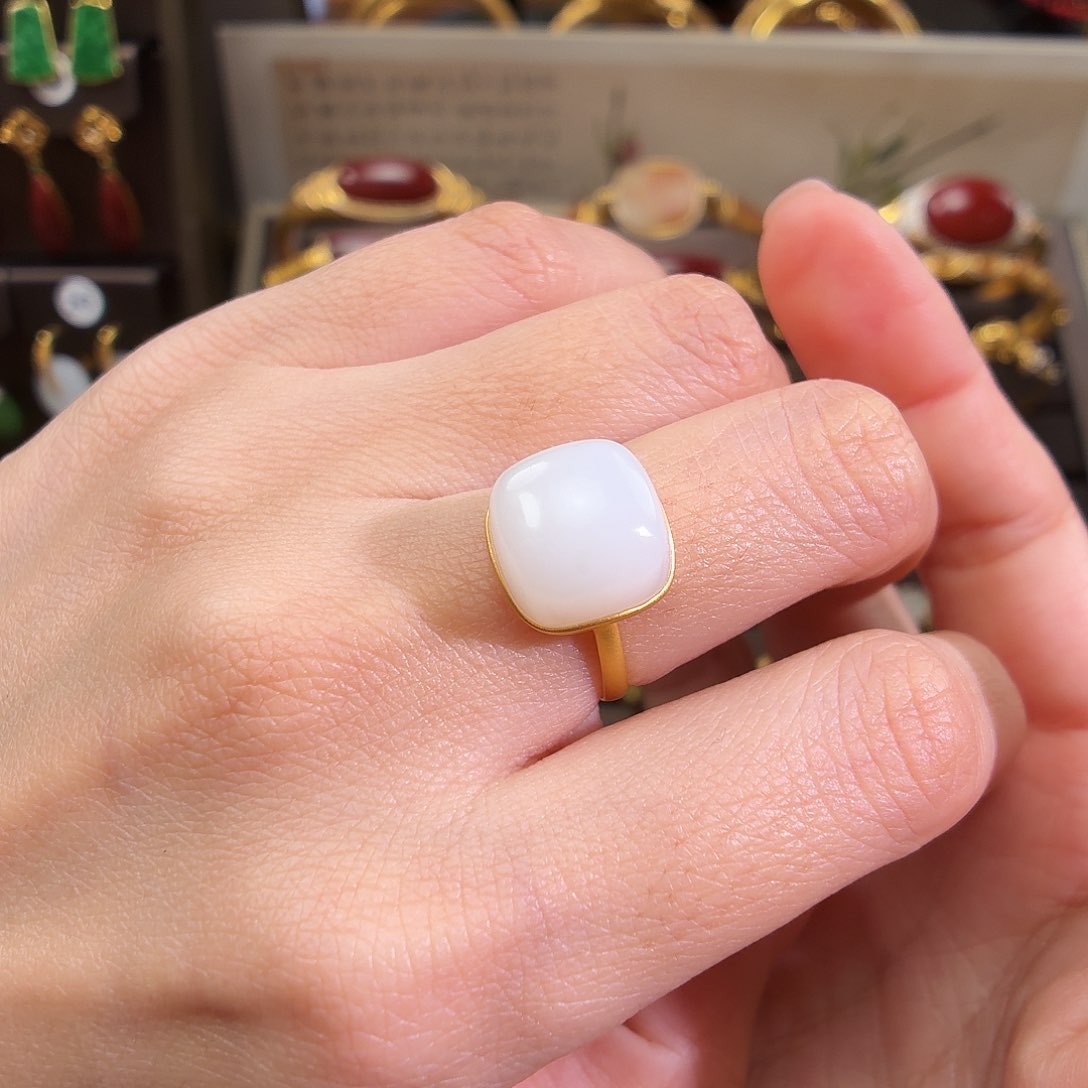 颈饰18K金镶嵌和田玉金***