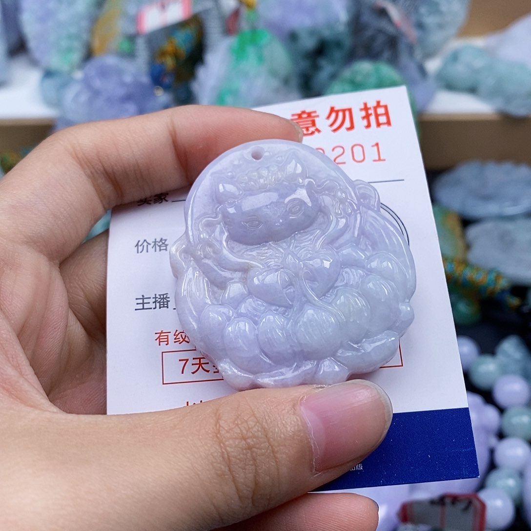 吊坠(不含链)未镶嵌翡翠