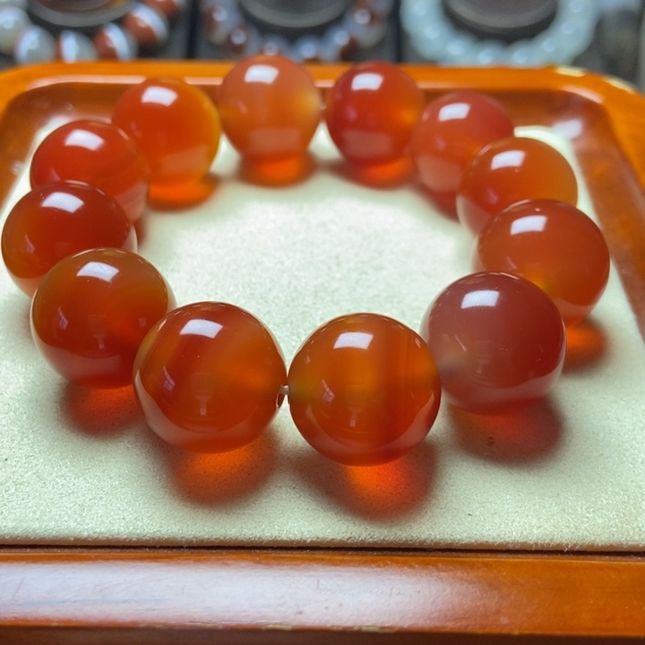 玛瑙/玉髓未镶嵌手串冰红 满肉