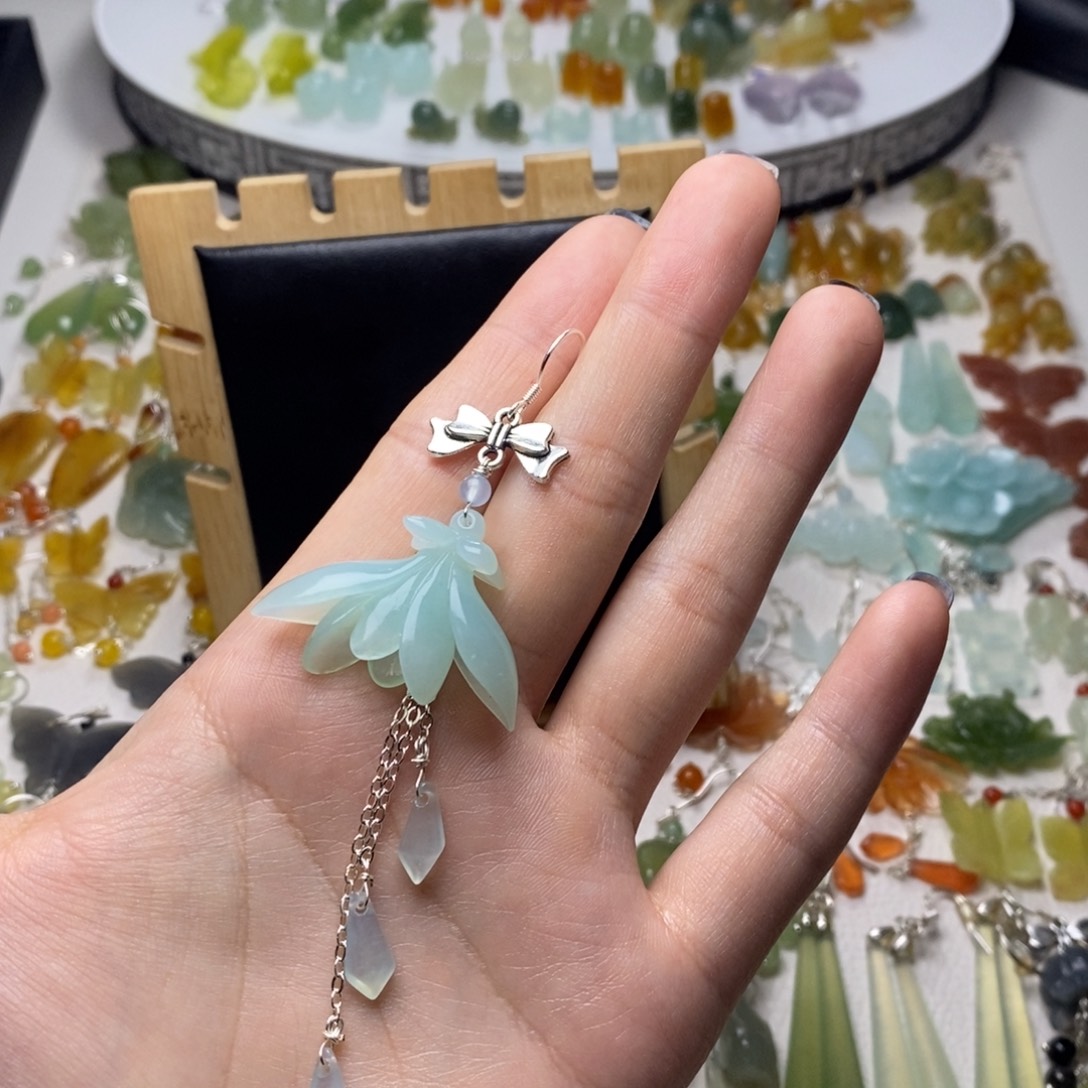 V***a蛇纹石玉合金耳饰/颈饰