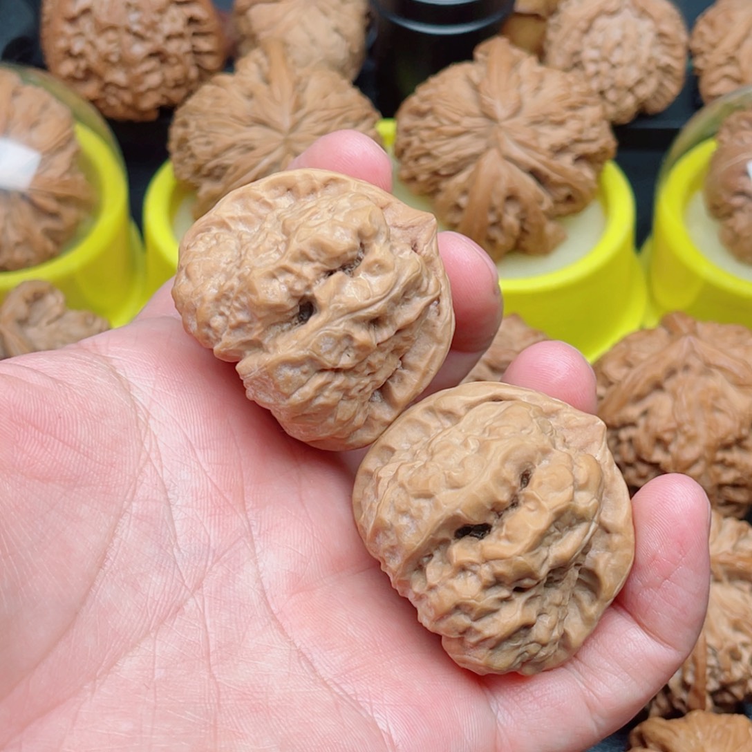 往***i文玩核桃吊坠三角蛤蟆头40×43×36