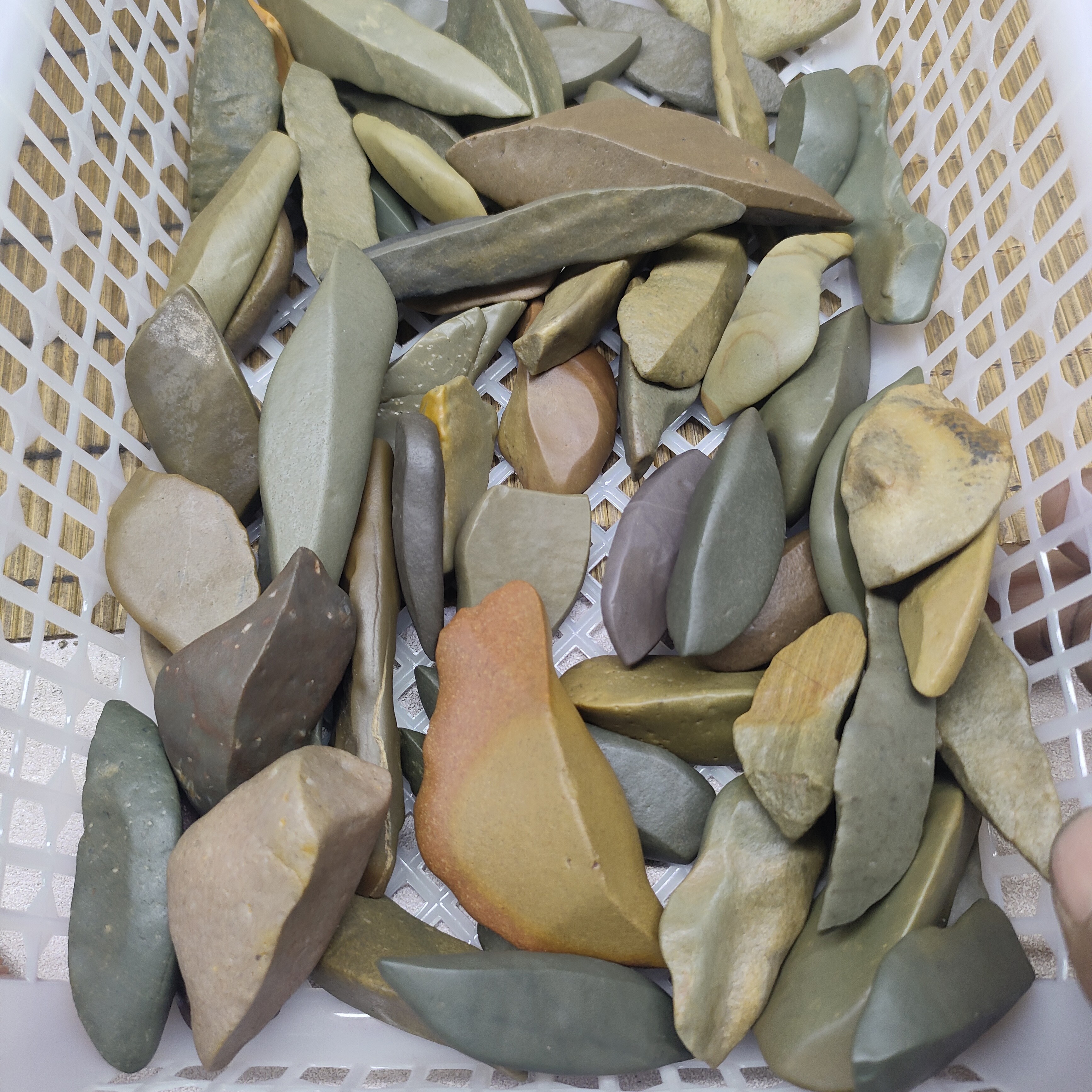 新疆奇石戈壁石手把件摆件硅化木老坑绿泥石小品石拼字石皱纹泥石