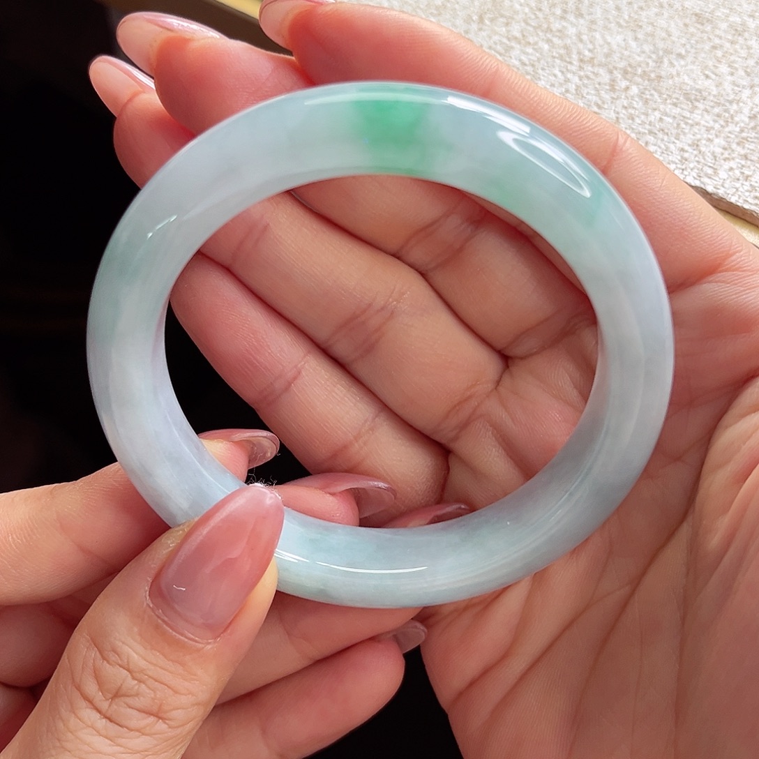 翡翠未镶嵌手镯手镯