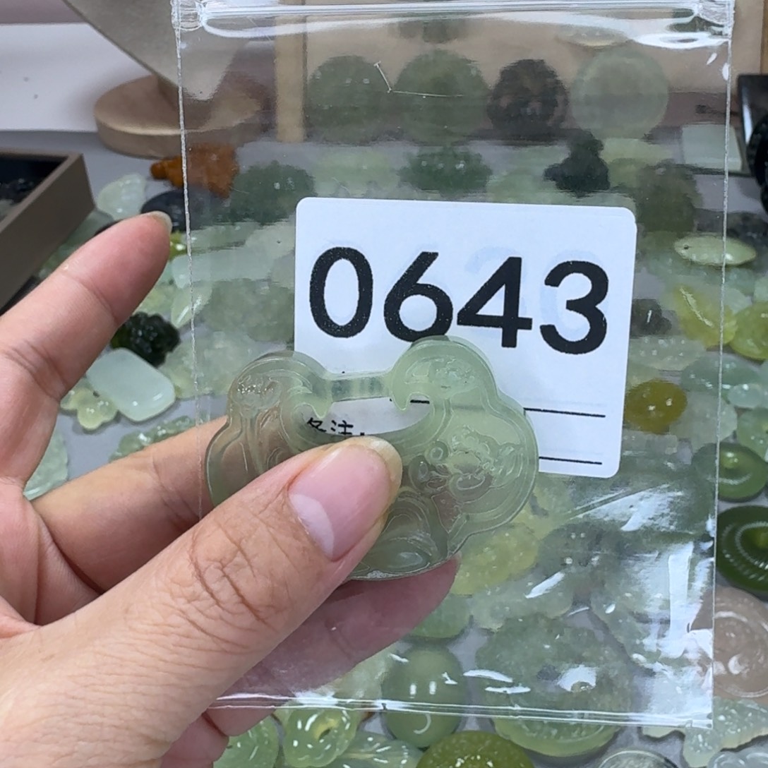 困****岫玉合金颈饰精美礼品