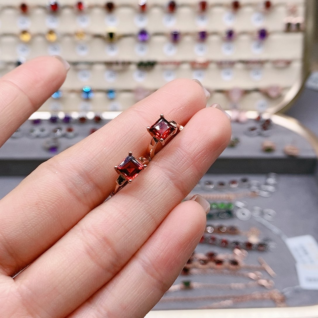 石榴石耳钉银S925镶嵌耳钉