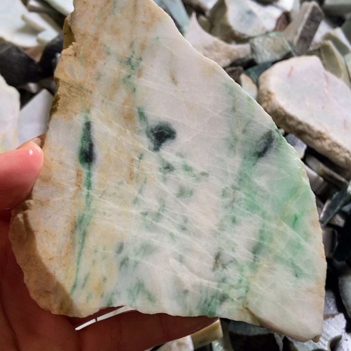 翡翠颈饰未镶嵌天然翡翠