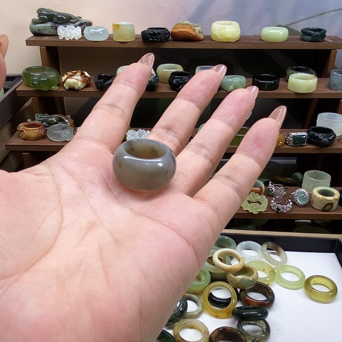岫玉戒指未镶嵌嗯*