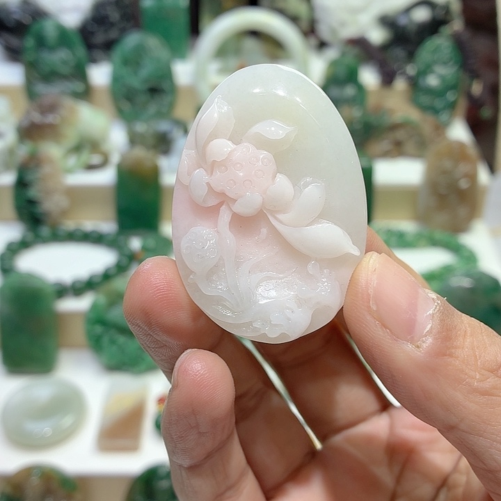 独山玉未镶嵌颈饰合家幸福