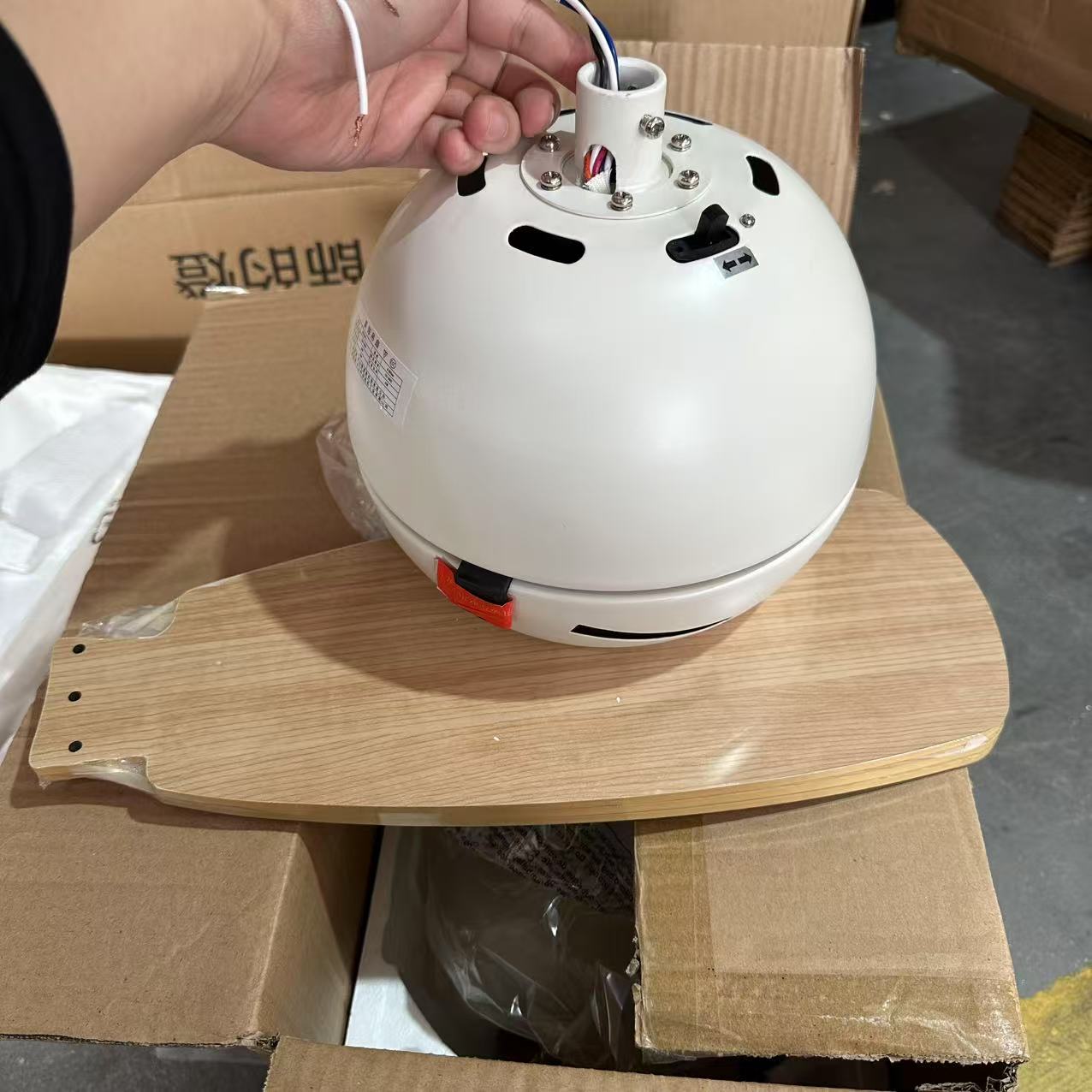 CFC3631L-WHT风扇灯(白色+原木色叶片)吊灯库存尾货（）3373