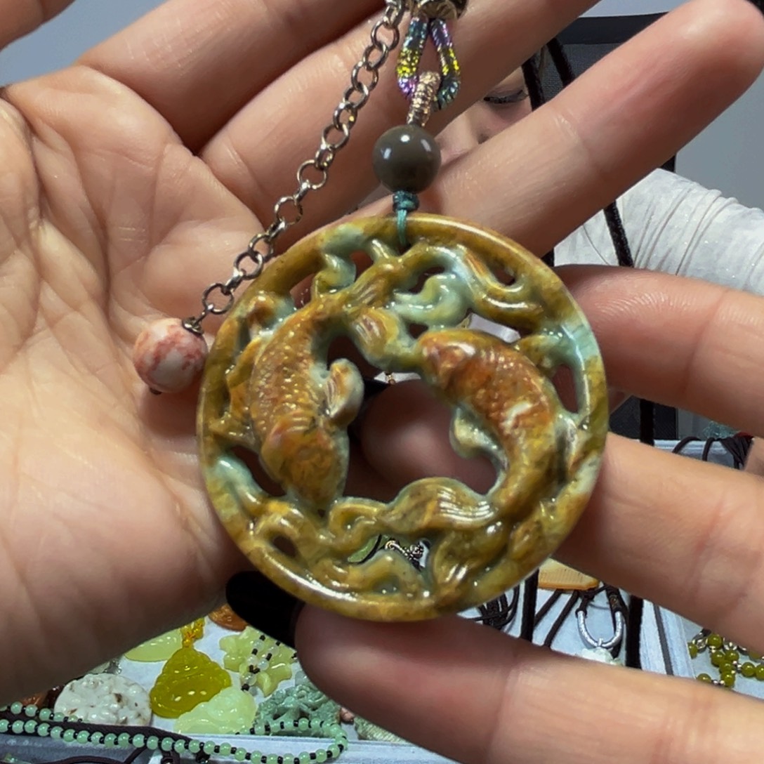 蛇纹石玉未镶嵌颈饰