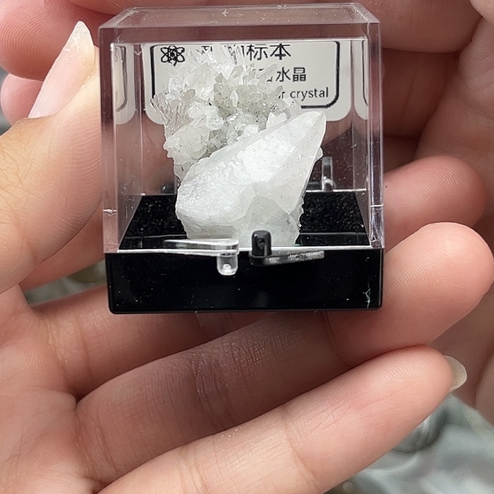 未镶嵌吊坠(赠链)水晶