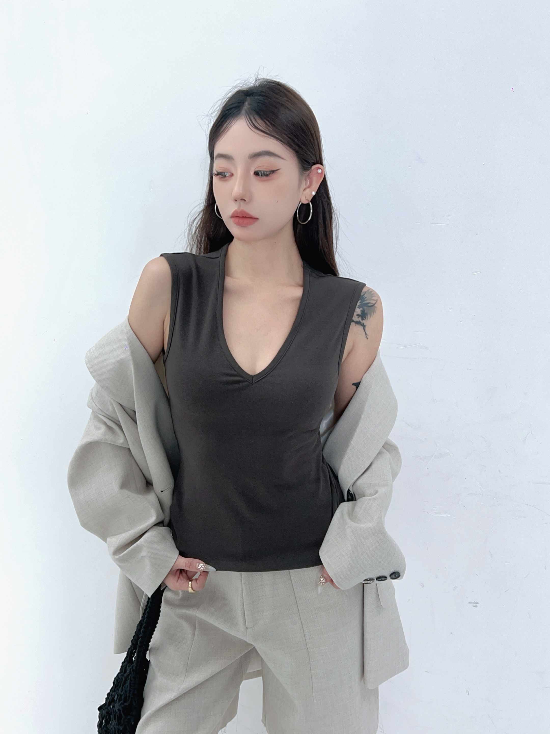 HTT小众设计感原创纯色V领修身显瘦背心上衣5121019