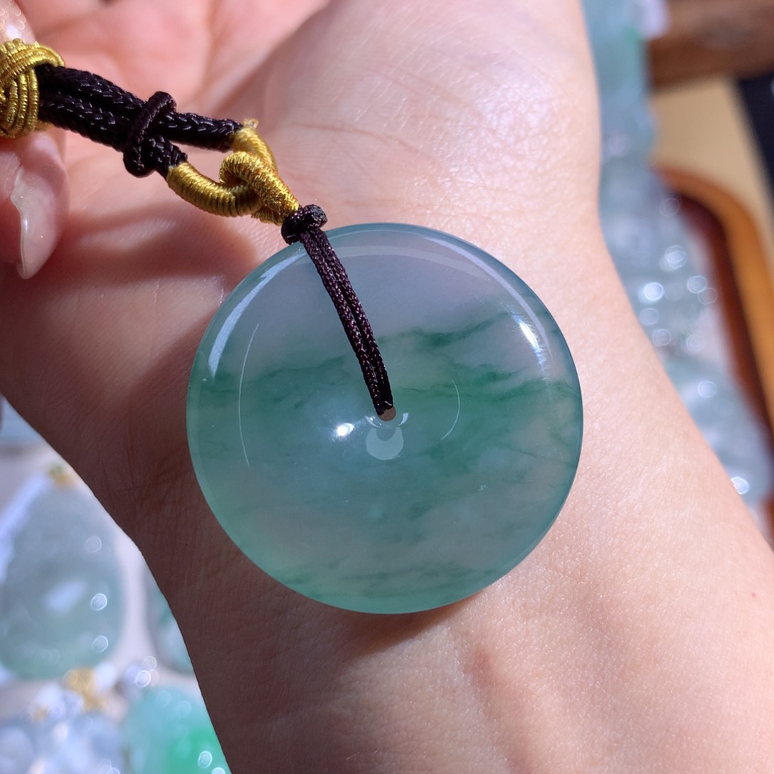 翡翠颈饰18K金镶嵌平安扣