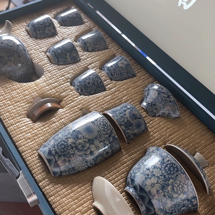孤品茶具套装等。       
