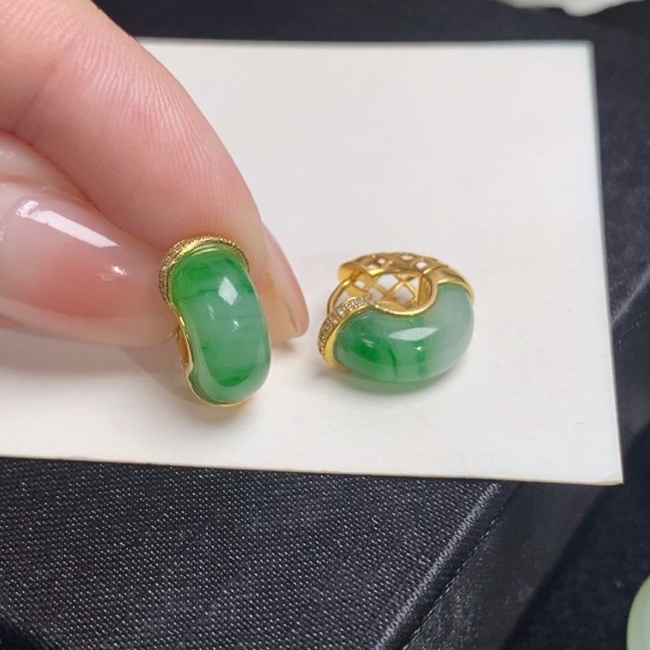 翡翠18K金镶嵌耳饰圈圈