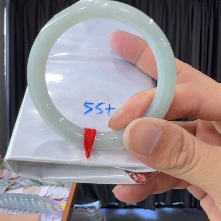 翡翠手镯未镶嵌纯天然缅甸翡翠a货 买断