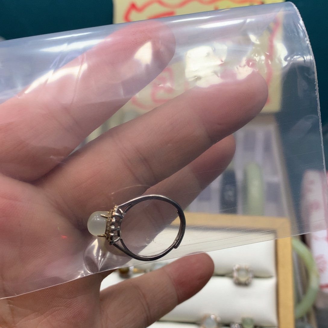 堤***儿蛇纹石玉未镶嵌手镯