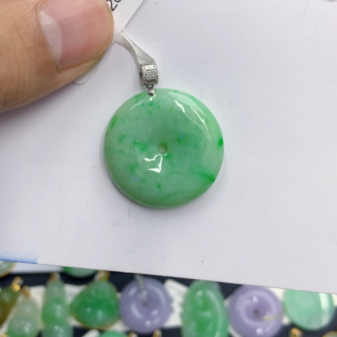 翡翠18K金镶嵌颈饰翡翠