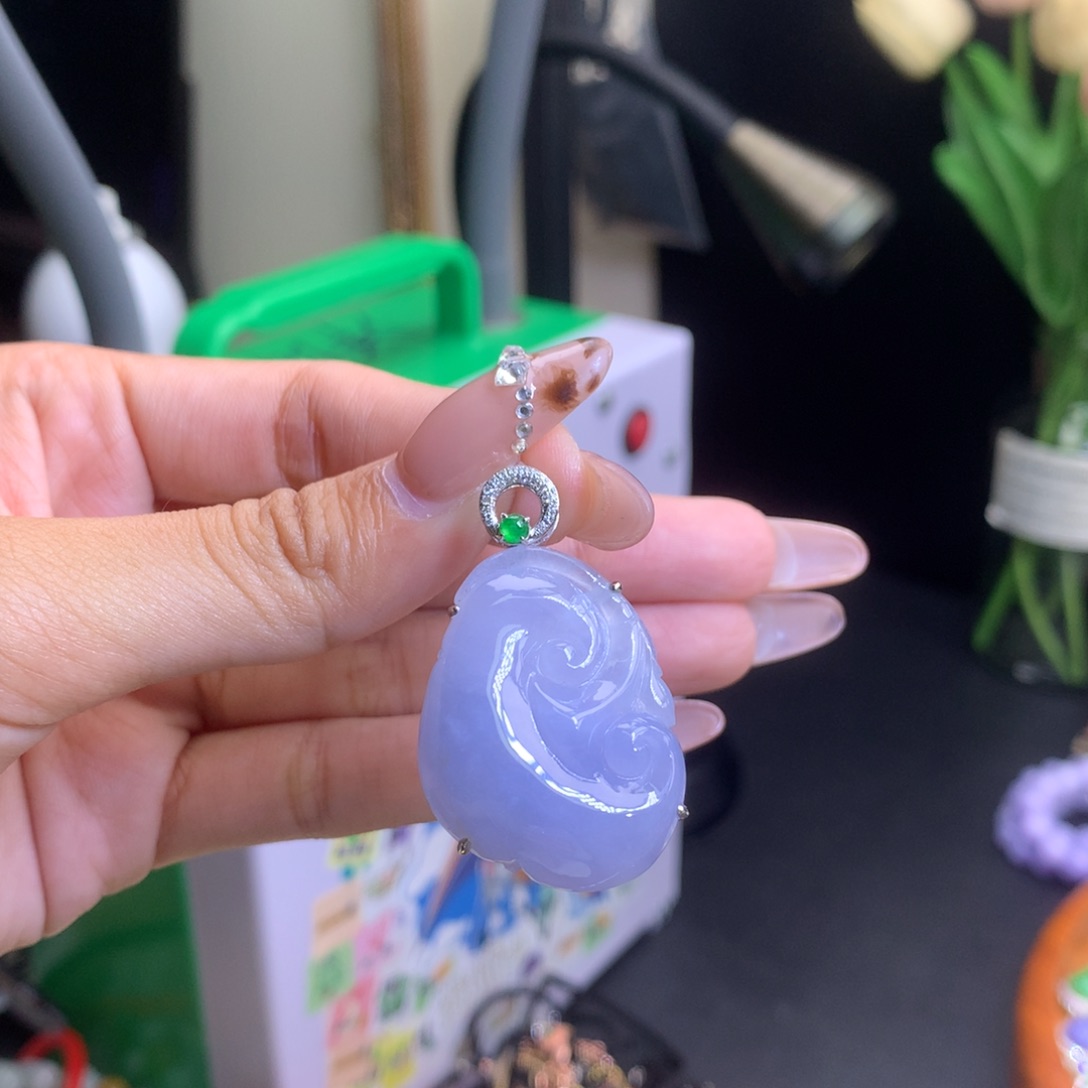 翡翠18K金镶嵌颈饰