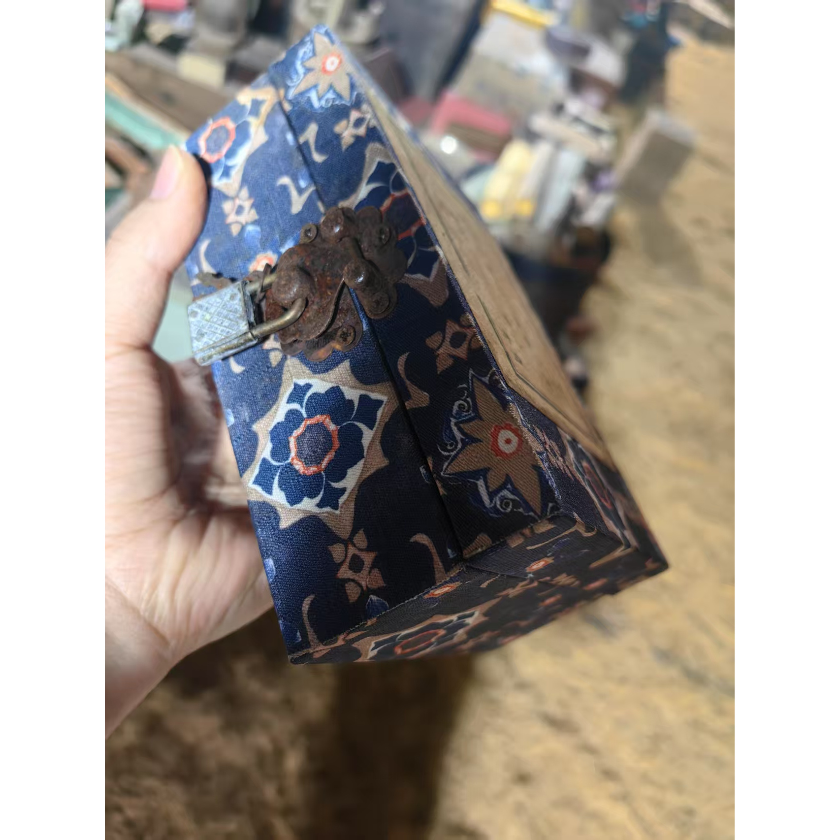 1个闷包雪花蓝色小盒子摆件链接