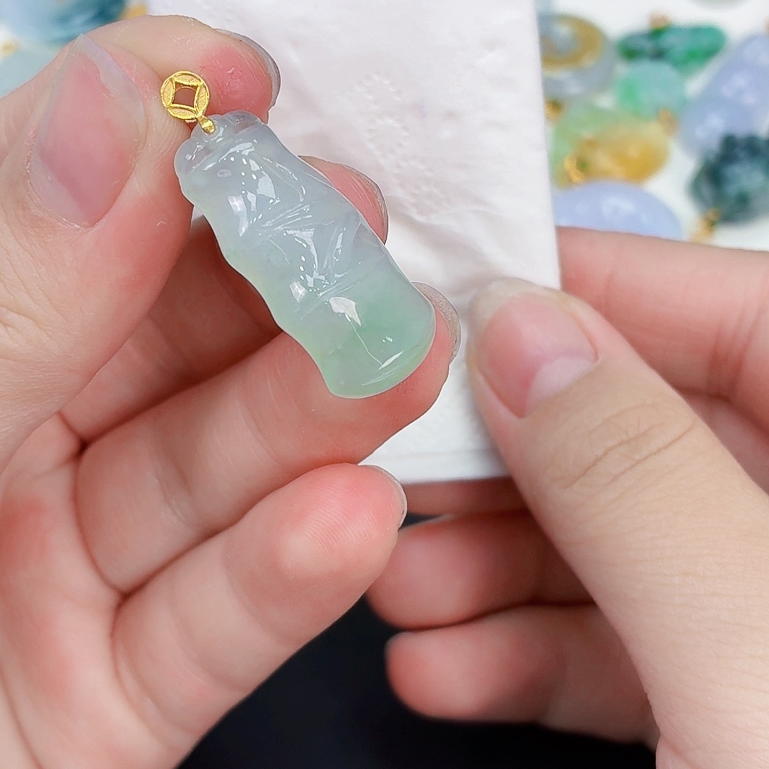 翡翠18K金镶嵌颈饰竹节吊坠