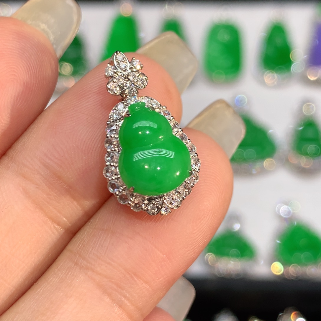 翡翠18K金镶嵌颈饰