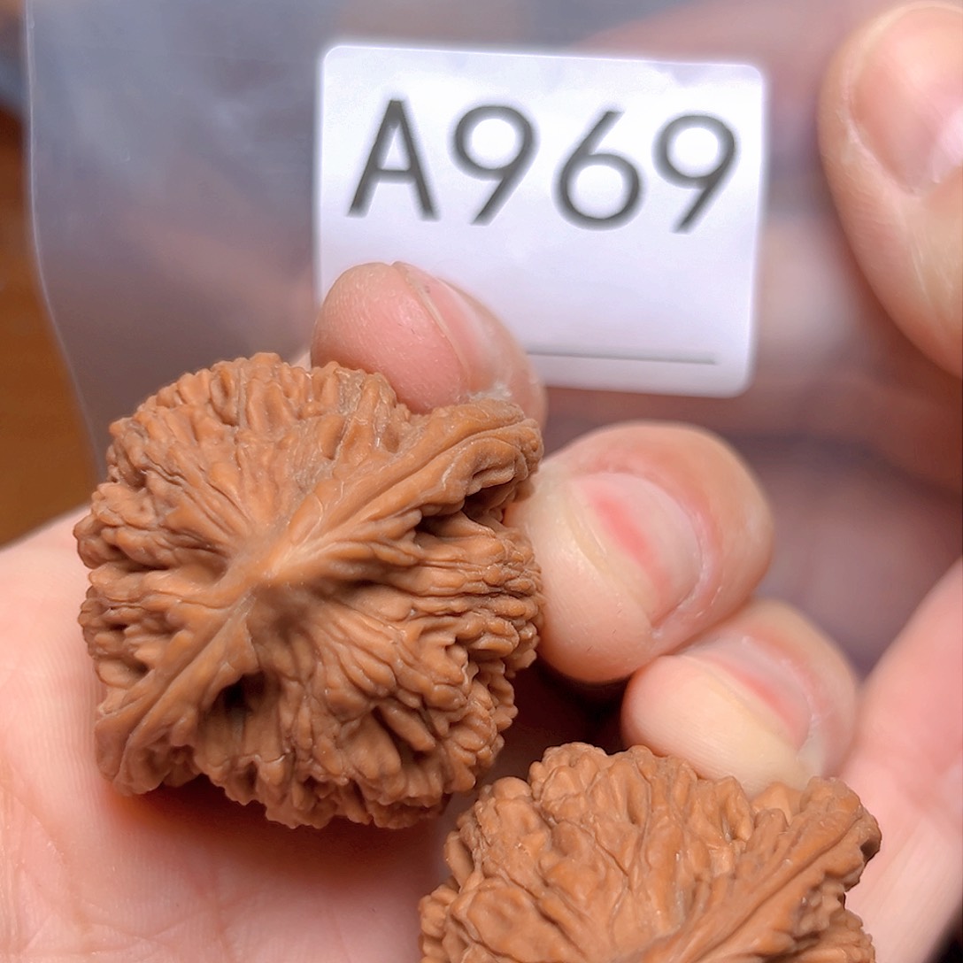 文玩核桃吊坠只***ღ41麦穗虎头