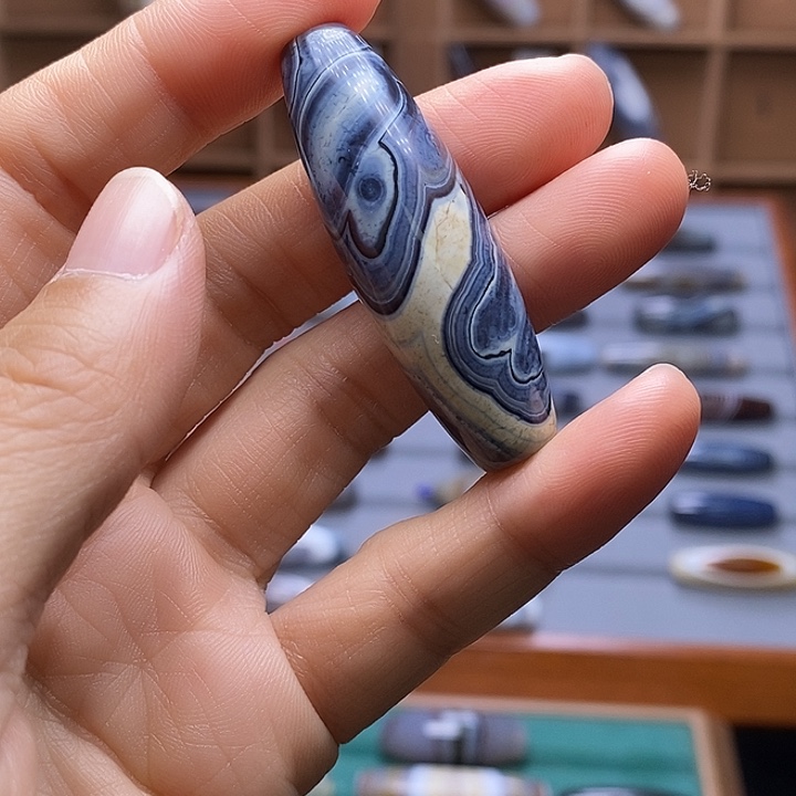 佳***佳玛瑙/玉髓未镶嵌颈饰