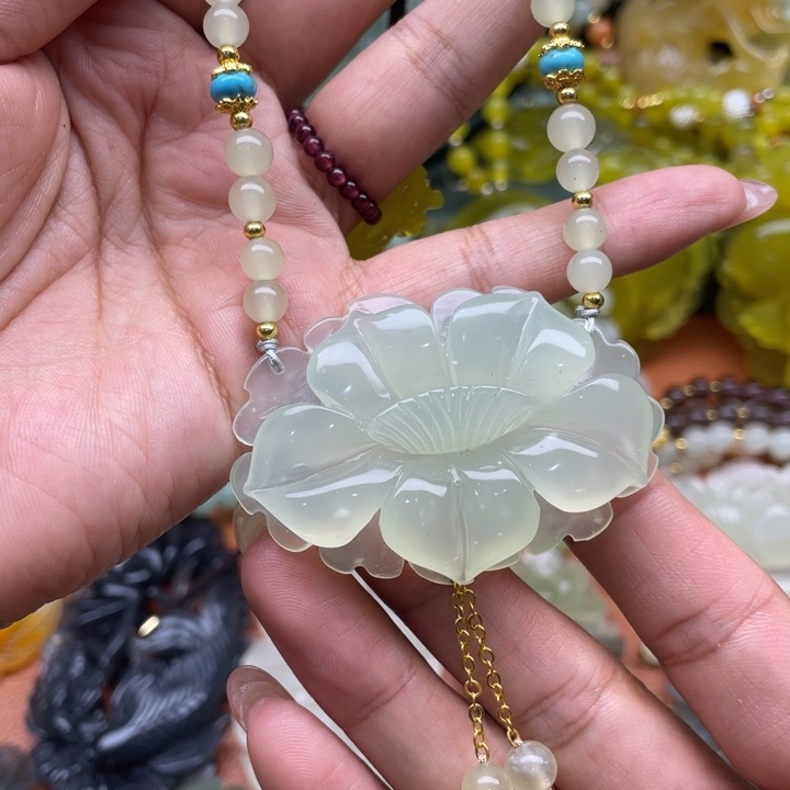 蛇纹石玉未镶嵌颈饰