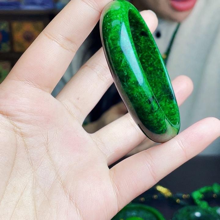 翡翠未镶嵌颈饰多样性57.3